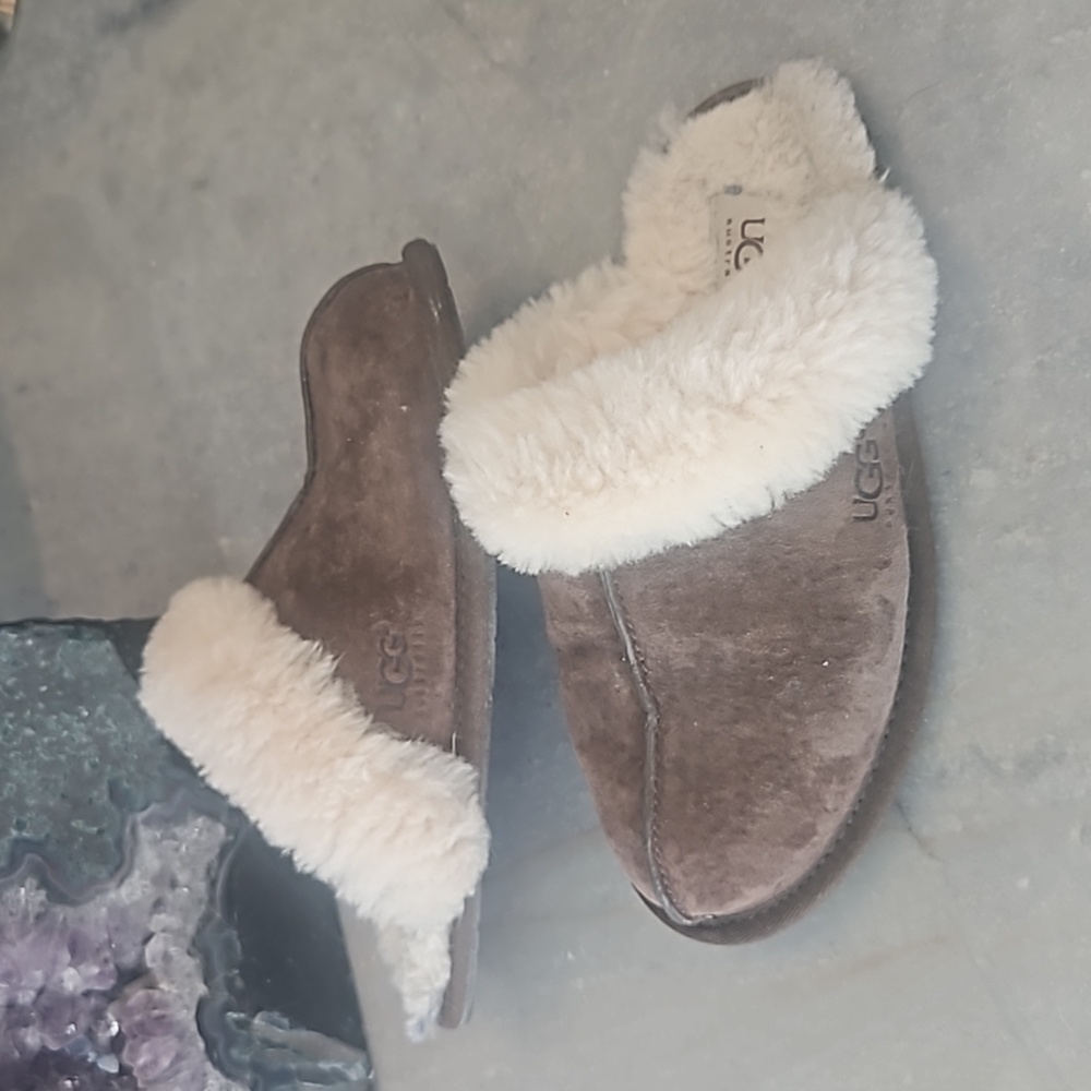 Uggs - Picture 9 of 12
